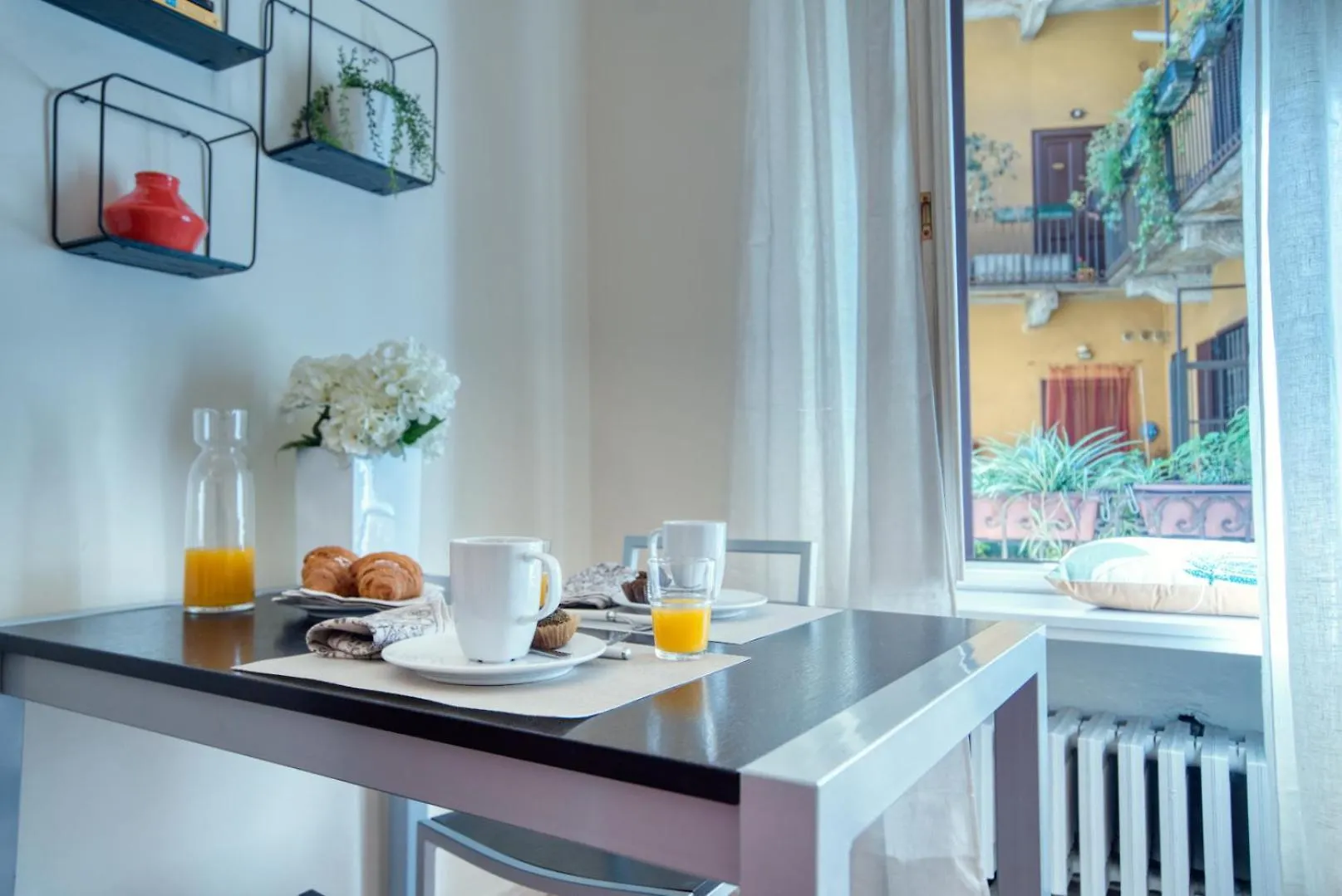 Apartment Caseospitali - Deangeli Nest Romantico Bilocale Di Design In Zona De Angeli, Rinnovato E Accessoriato Milan