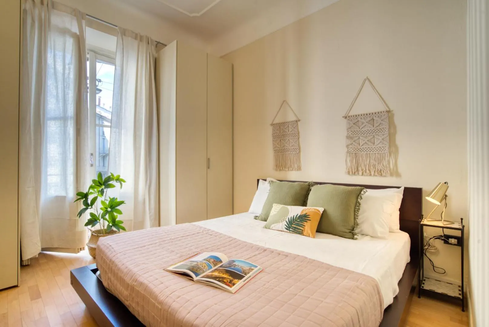 Caseospitali - Deangeli Nest Romantico Bilocale Di Design In Zona De Angeli, Rinnovato E Accessoriato contacts