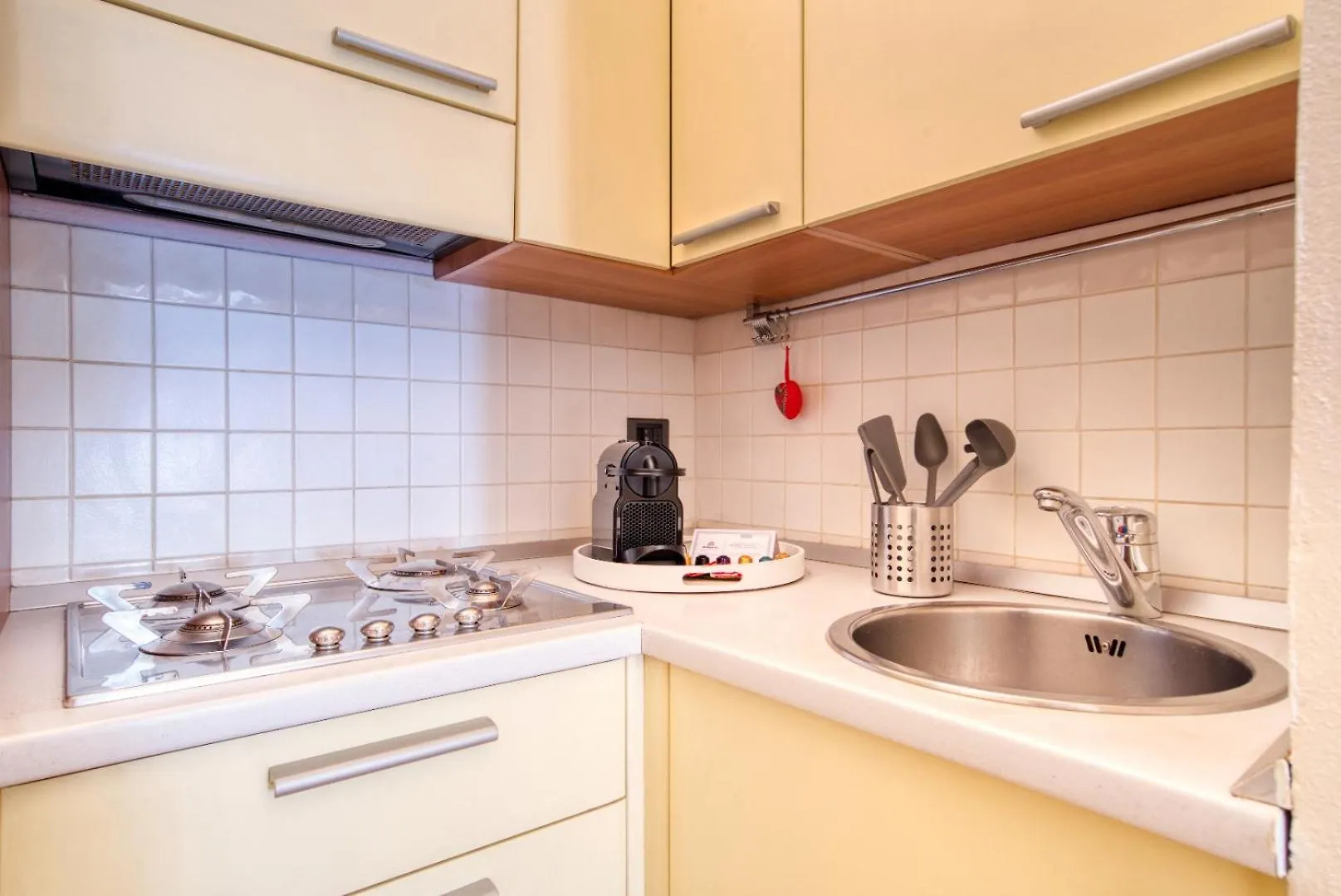 Apartment Caseospitali - Deangeli Nest Romantico Bilocale Di Design In Zona De Angeli, Rinnovato E Accessoriato Milan