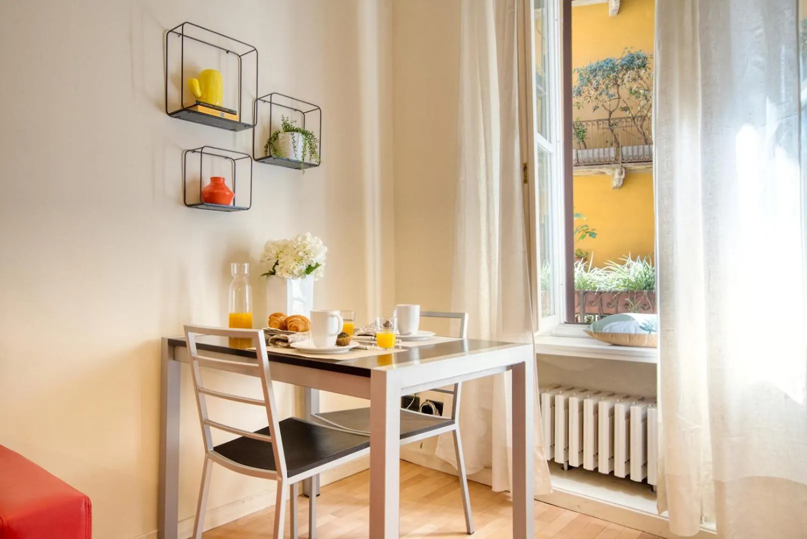 Apartment Caseospitali - Deangeli Nest Romantico Bilocale Di Design In Zona De Angeli, Rinnovato E Accessoriato Milan Italy